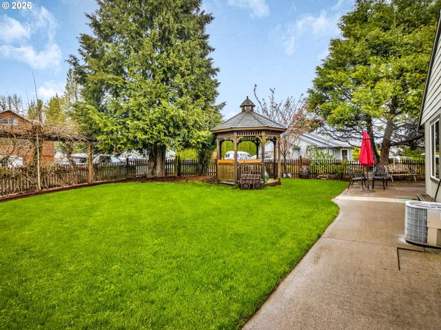 19220 COKERON Dr, Oregon City, OR 97045