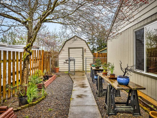 19220 COKERON Dr, Oregon City, OR 97045