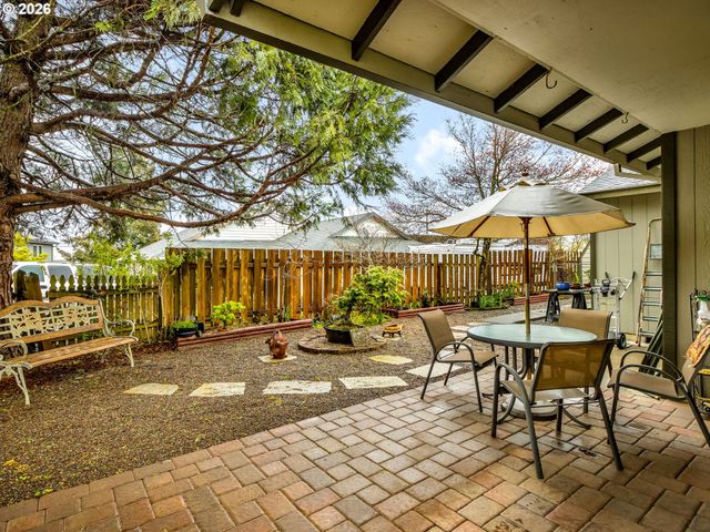 19220 COKERON Dr, Oregon City, OR 97045