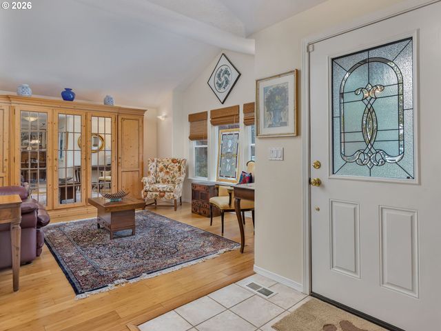 19220 COKERON Dr, Oregon City, OR 97045