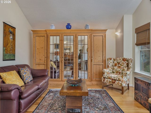 19220 COKERON Dr, Oregon City, OR 97045