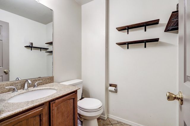 3 Lakeshore Drive NE, Albuquerque, NM 87112