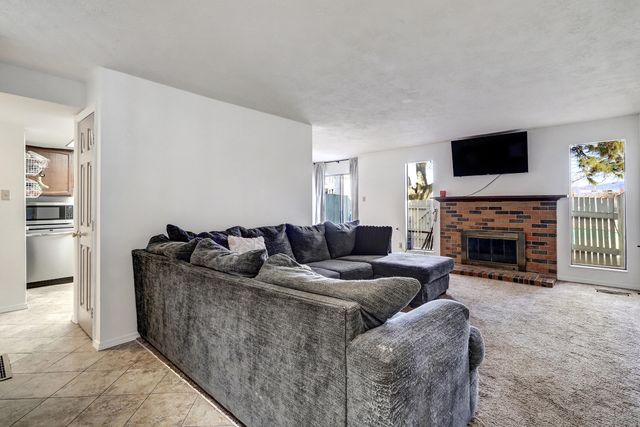 3 Lakeshore Drive NE, Albuquerque, NM 87112