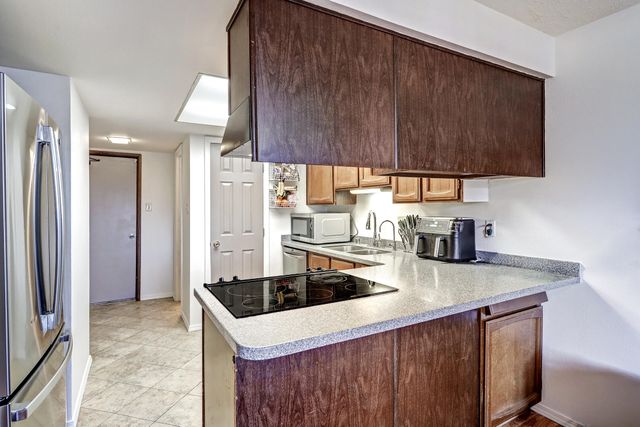 3 Lakeshore Drive NE, Albuquerque, NM 87112