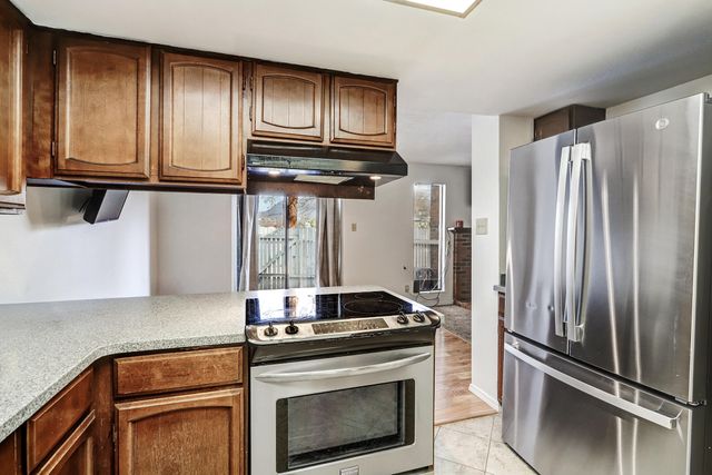 3 Lakeshore Drive NE, Albuquerque, NM 87112