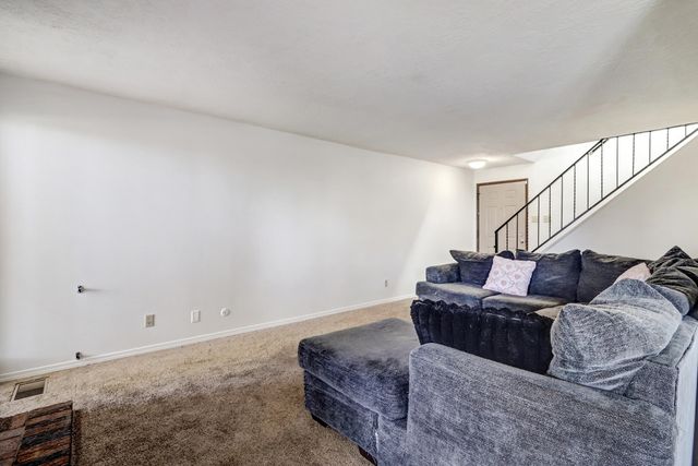 3 Lakeshore Drive NE, Albuquerque, NM 87112