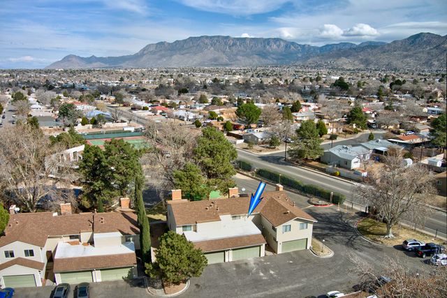 3 Lakeshore Drive NE, Albuquerque, NM 87112