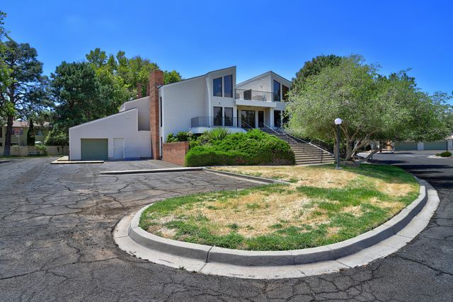 3 Lakeshore Drive NE, Albuquerque, NM 87112