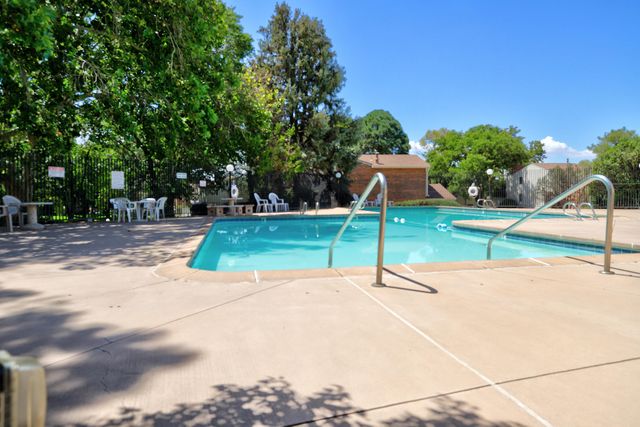 3 Lakeshore Drive NE, Albuquerque, NM 87112