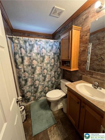 12 Springridge Road, Moore Twp, PA 18014