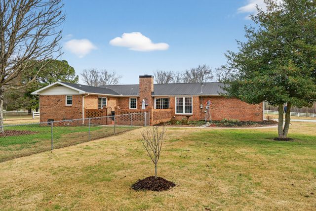 5 Camper Creek Rd, Fayetteville, TN 37334