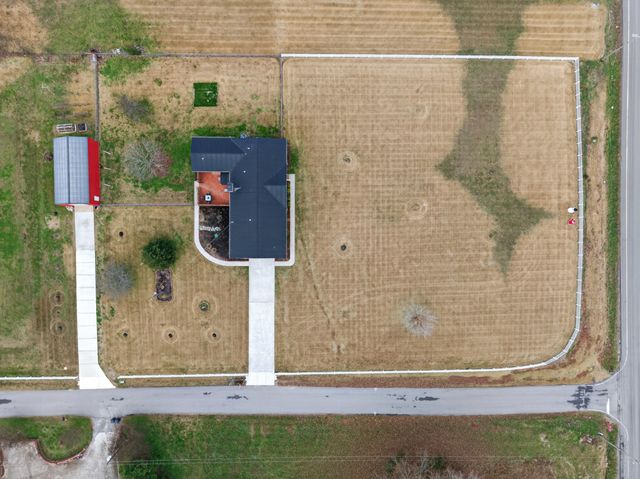 5 Camper Creek Rd, Fayetteville, TN 37334