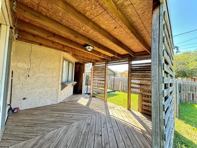 1501 Gentle Wind Drive, Arlington, TX 76018