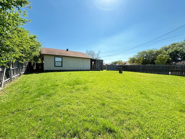 1501 Gentle Wind Drive, Arlington, TX 76018