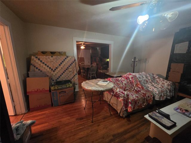 401 W Wilson Street, Cleburne, TX 76033