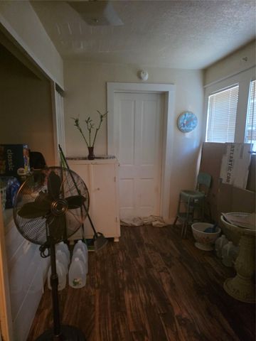 401 W Wilson Street, Cleburne, TX 76033