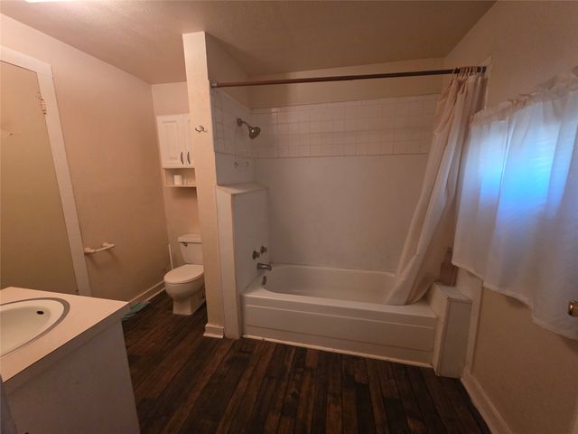 401 W Wilson Street, Cleburne, TX 76033