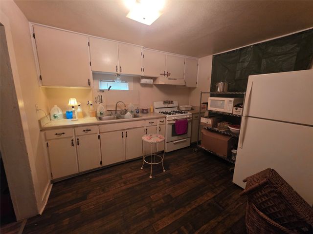 401 W Wilson Street, Cleburne, TX 76033