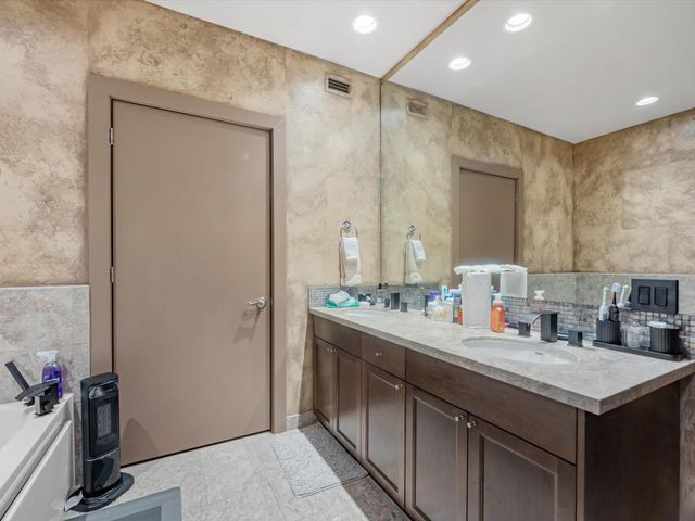 5005 Hidalgo Street 613, Houston, TX 77056