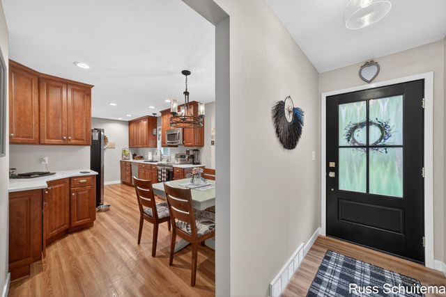 18270 N Fruitport Road, Spring Lake, MI 49456