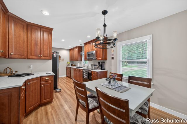 18270 N Fruitport Road, Spring Lake, MI 49456