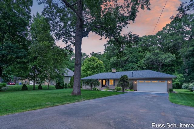18270 N Fruitport Road, Spring Lake, MI 49456