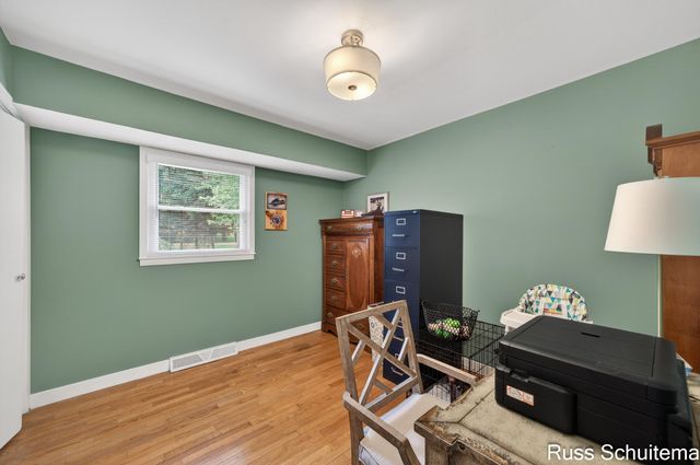 18270 N Fruitport Road, Spring Lake, MI 49456