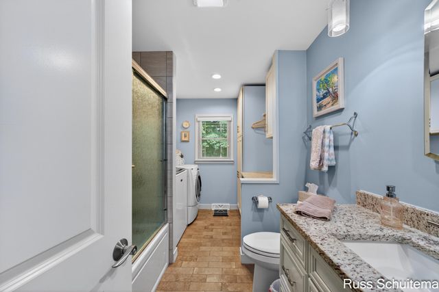 18270 N Fruitport Road, Spring Lake, MI 49456