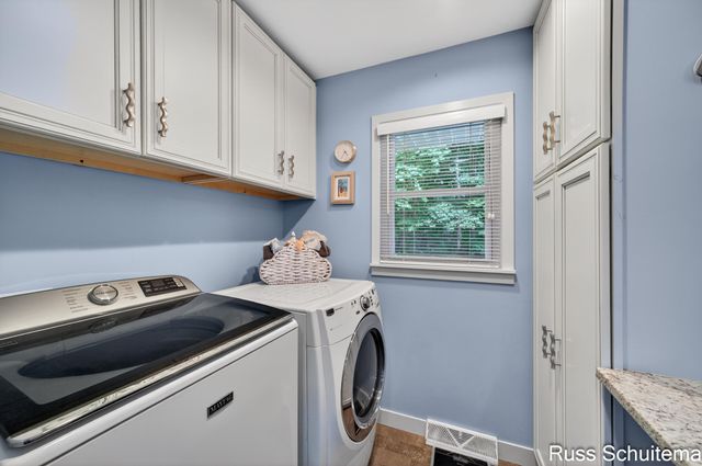 18270 N Fruitport Road, Spring Lake, MI 49456
