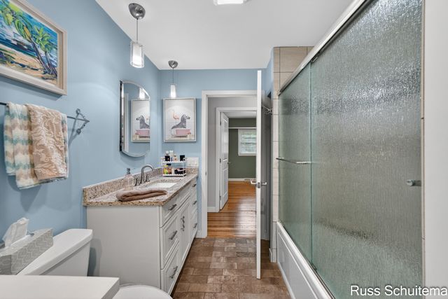 18270 N Fruitport Road, Spring Lake, MI 49456