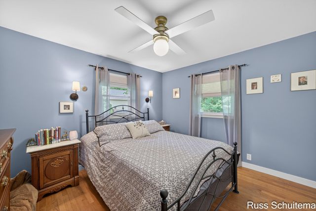 18270 N Fruitport Road, Spring Lake, MI 49456