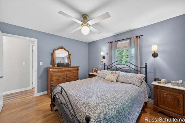 18270 N Fruitport Road, Spring Lake, MI 49456