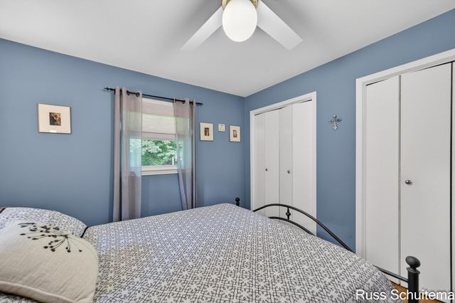 18270 N Fruitport Road, Spring Lake, MI 49456