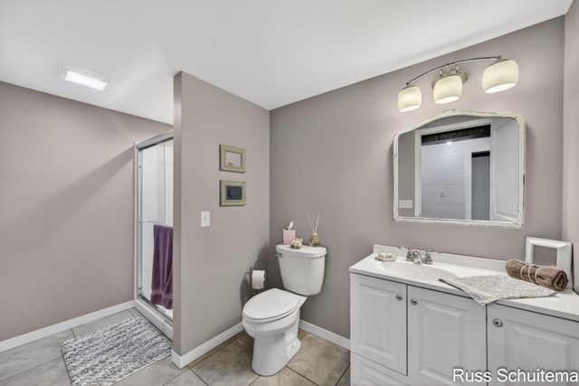 18270 N Fruitport Road, Spring Lake, MI 49456