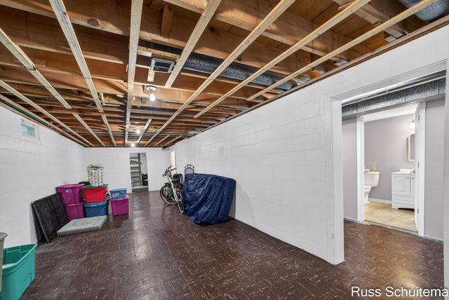 18270 N Fruitport Road, Spring Lake, MI 49456