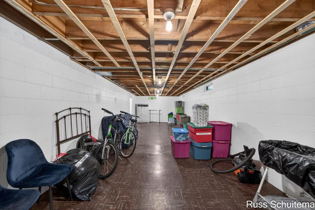18270 N Fruitport Road, Spring Lake, MI 49456