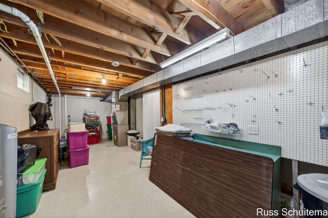 18270 N Fruitport Road, Spring Lake, MI 49456