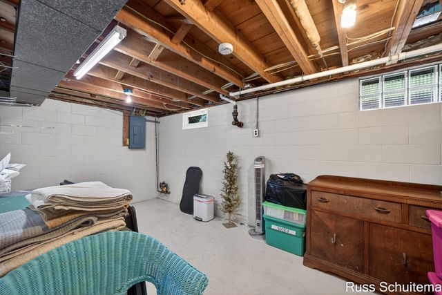 18270 N Fruitport Road, Spring Lake, MI 49456