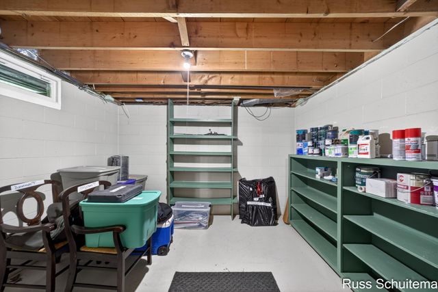18270 N Fruitport Road, Spring Lake, MI 49456