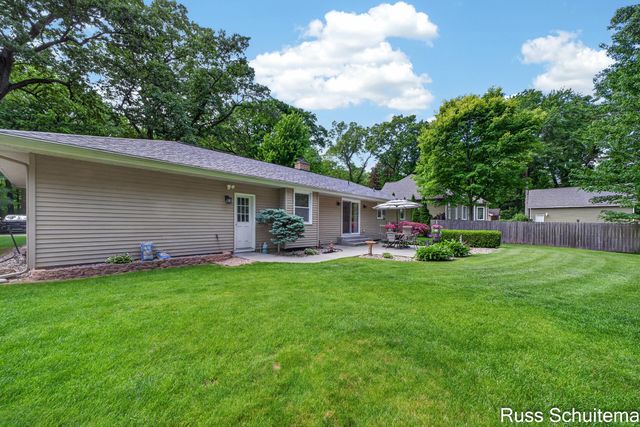 18270 N Fruitport Road, Spring Lake, MI 49456