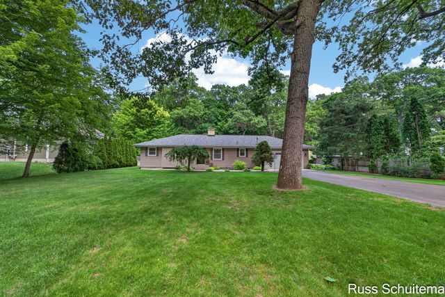 18270 N Fruitport Road, Spring Lake, MI 49456