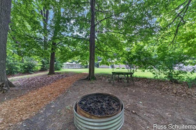 18270 N Fruitport Road, Spring Lake, MI 49456