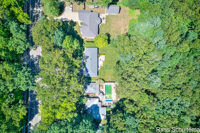 18270 N Fruitport Road, Spring Lake, MI 49456
