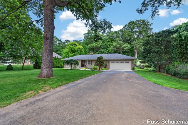 18270 N Fruitport Road, Spring Lake, MI 49456