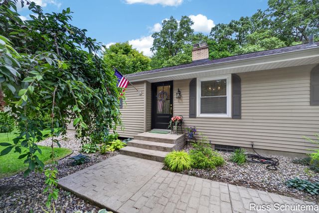 18270 N Fruitport Road, Spring Lake, MI 49456