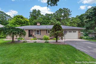 18270 N Fruitport Road, Spring Lake, MI 49456