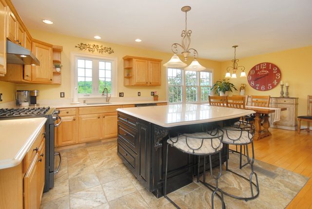 35 Lancaster County Rd 8A, Harvard, MA 01451