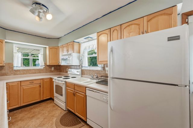 743 Lee Street, Barboursville, WV 25504