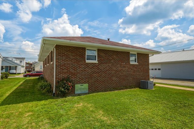 743 Lee Street, Barboursville, WV 25504