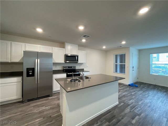 5000 Hunter Mesa Avenue, Las Vegas, NV 89139